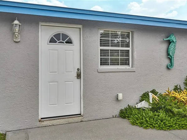 18040 5th St E, Redington Shores, FL 33708