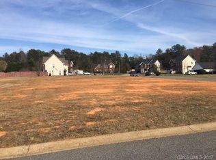 1318 White Pond Dr, Gastonia, NC 28056