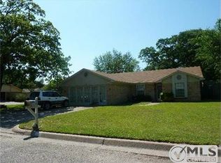 720 Southoak Dr, Athens, TX 75751