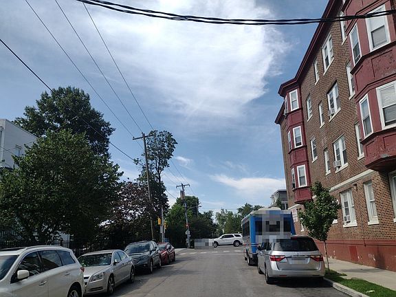 4th image of 180 W Hansberry St