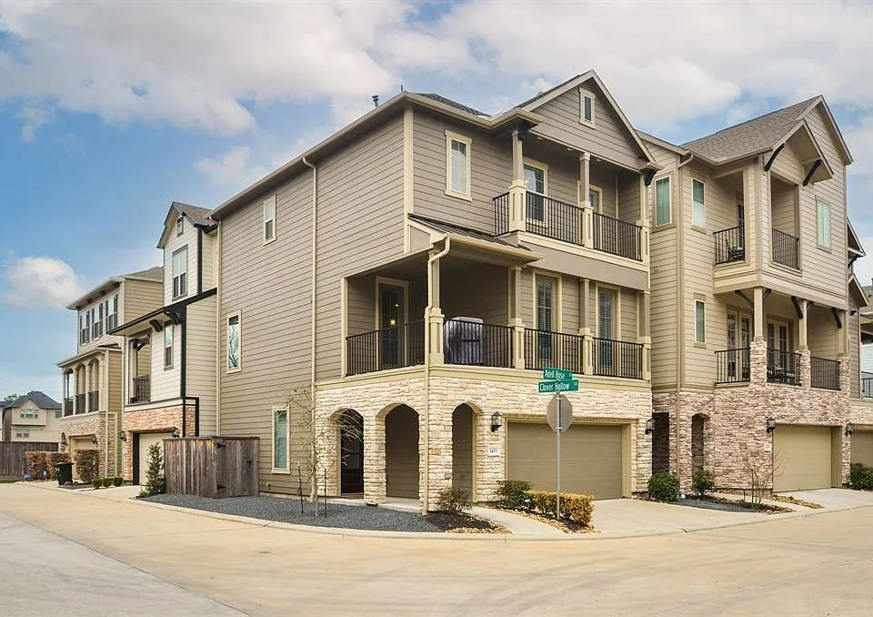 1403 Adell Rose Ln