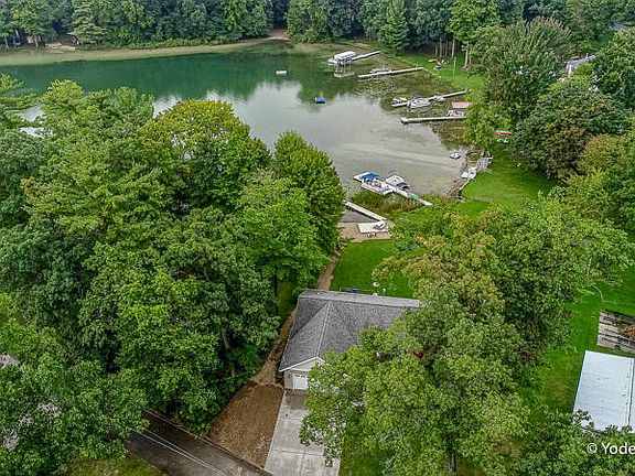 4th image of 8767 S Vanderstel Dr