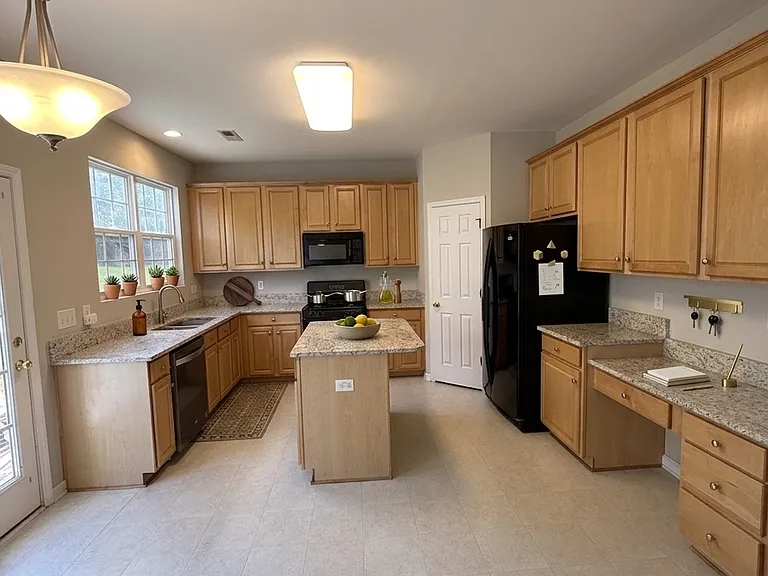301 Shakespeare St — Photo 4