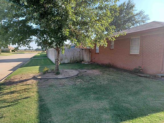 3rd image of 2501 Indian Dr