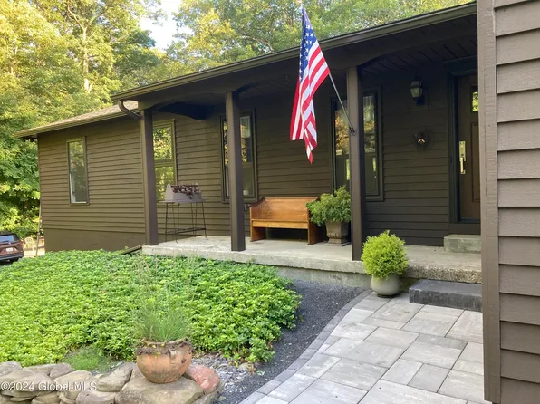 546 Altamont Rd, Altamont, NY 12009