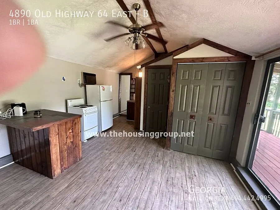 Ready Now !! Hayesville One bedroom Cottage — Photo 4