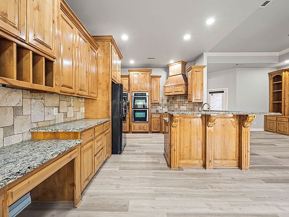 2nd image of 1311 S Pinnacle Dr
