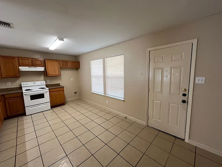 5202 Fountain Lake — Photo 10