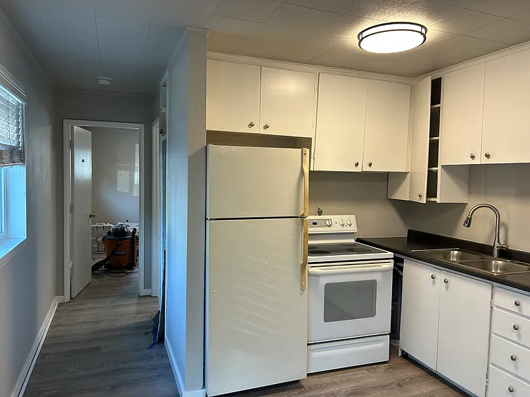 356 Stadium Dr N #4 — Photo 2