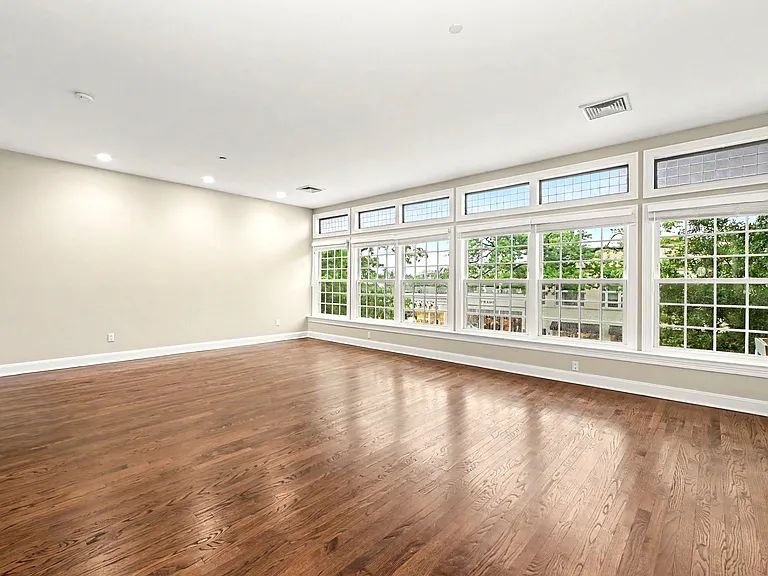 2 Elm St #25 — Photo 8