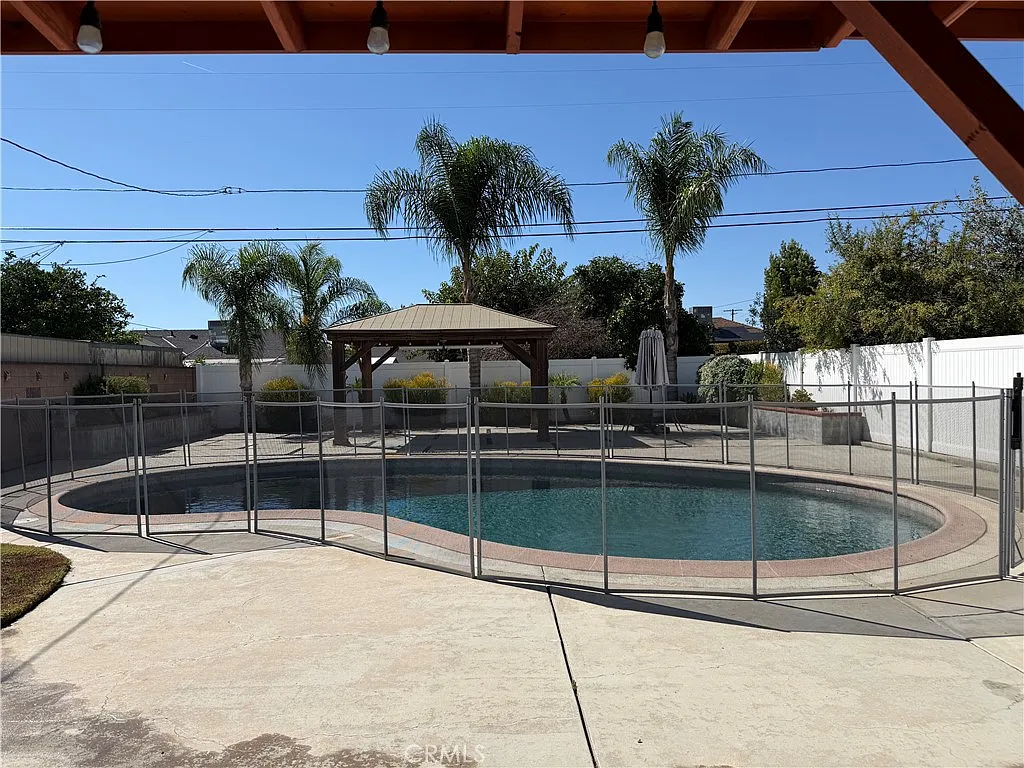 2 bed, 936 sqft, $4,500 — Photo 3