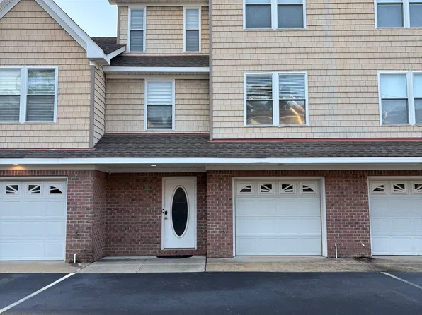 1114 Arlynn Ln, Virginia Beach, VA 23451