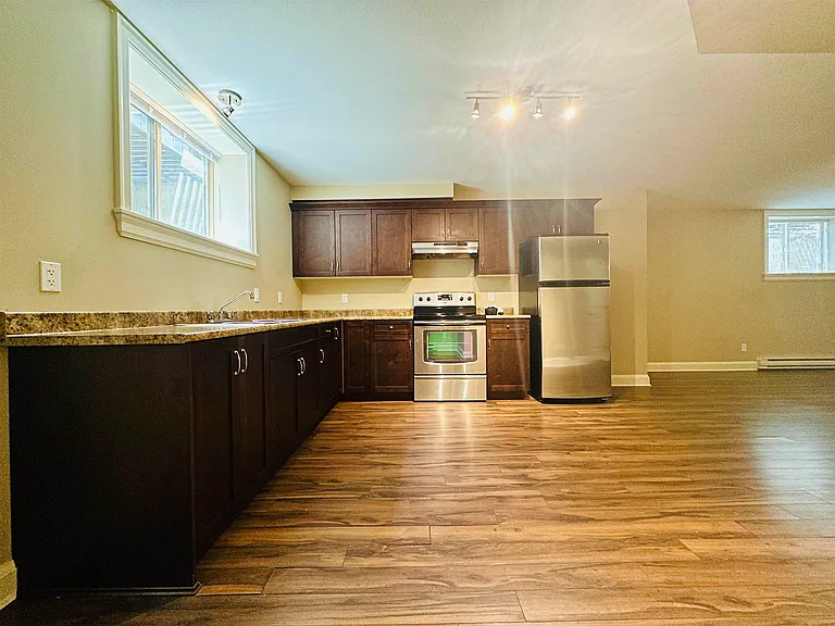 2895 Edgemont Blvd — Photo 2