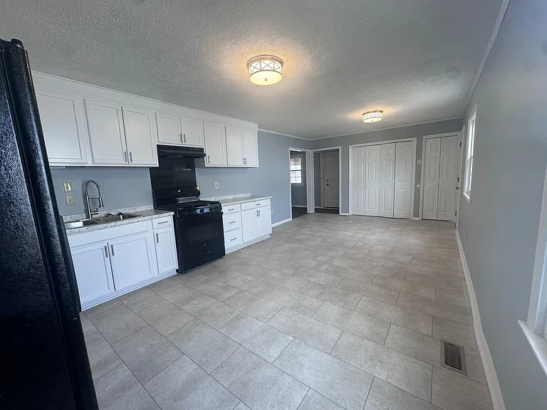 908 Rochester Dr — Photo 12
