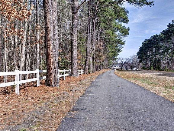 4th image of 548 Allens Mill Rd