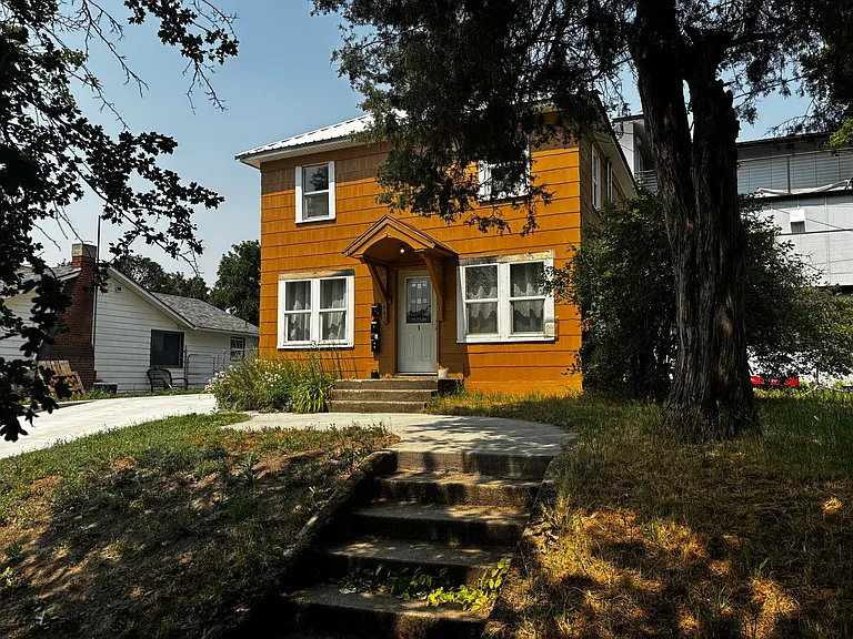 446 Lewis St — Photo 18