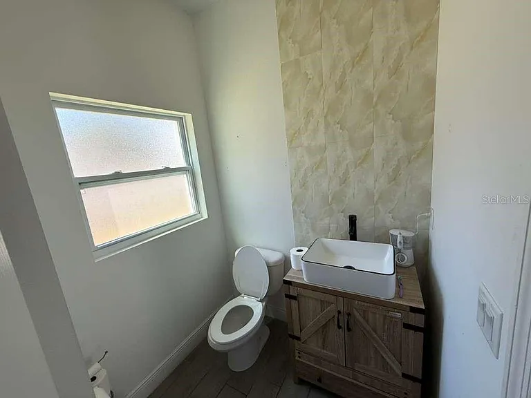 408 Finley Ave — Photo 11
