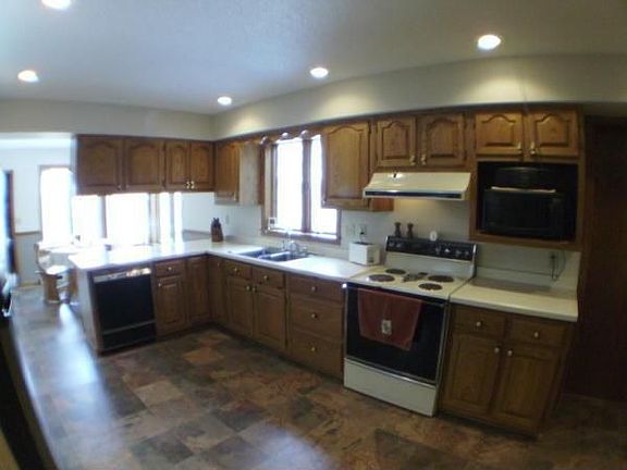 3rd image of 16623 Hilltop Ln