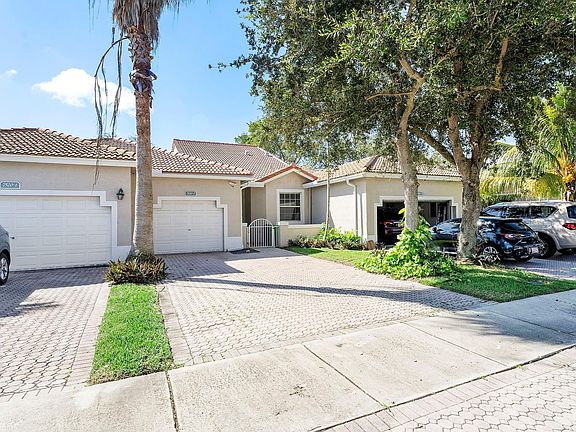 2nd image of 7520 S Aragon Boulevard #2