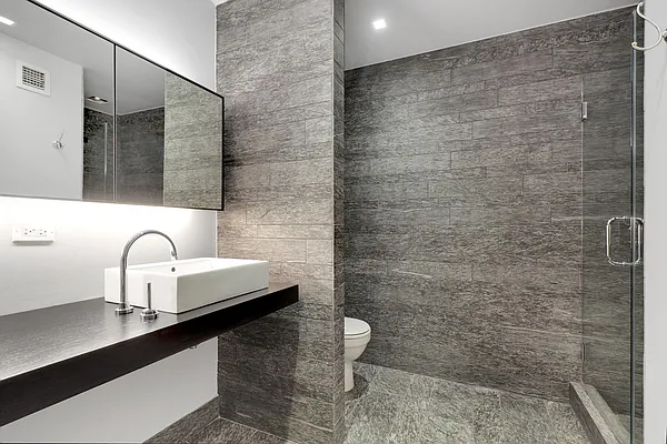 Rented by Kian Realty | media 32