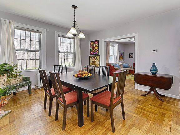 5th image of 3831 Carpenter Ave