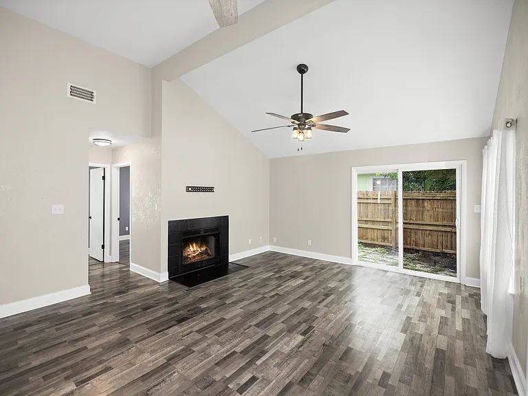 3045 Yorktown Cir — Photo 10