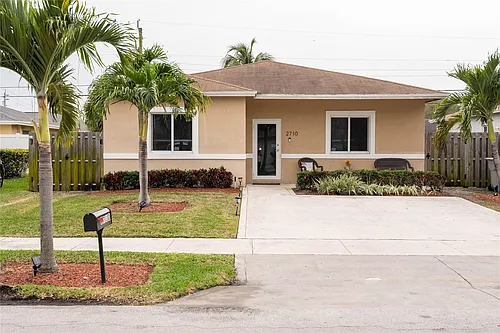 2710 NW 5th St Photo 1