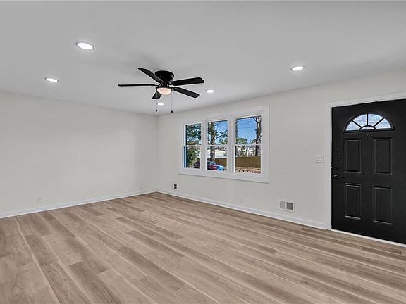 3rd image of 2009 Meredith Rd