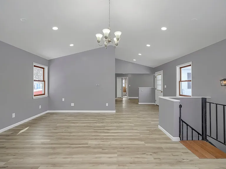 447 Clove Rd — Photo 8