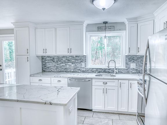 4th image of 88 Kathleen Drive