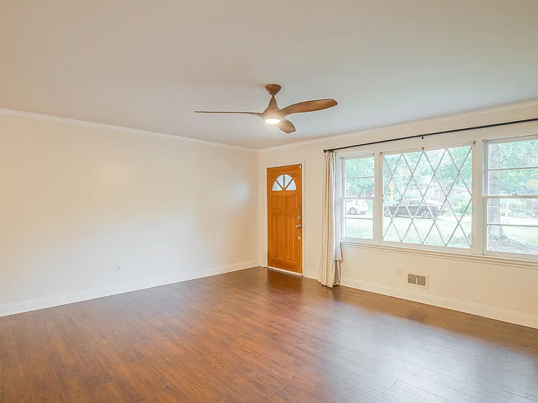 82 Pleasantdale Cir — Photo 4