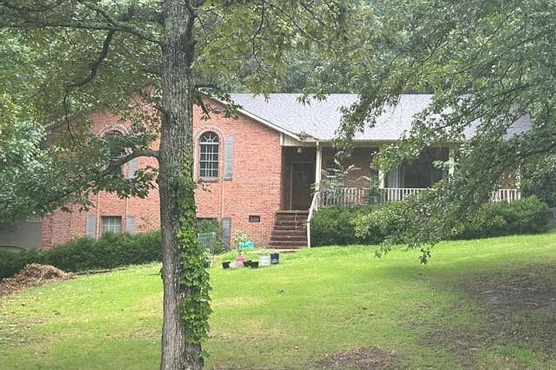 1st image of 675 Jenny St