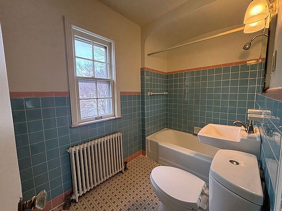 4th image of 19351 Lake Shore Blvd APT 8