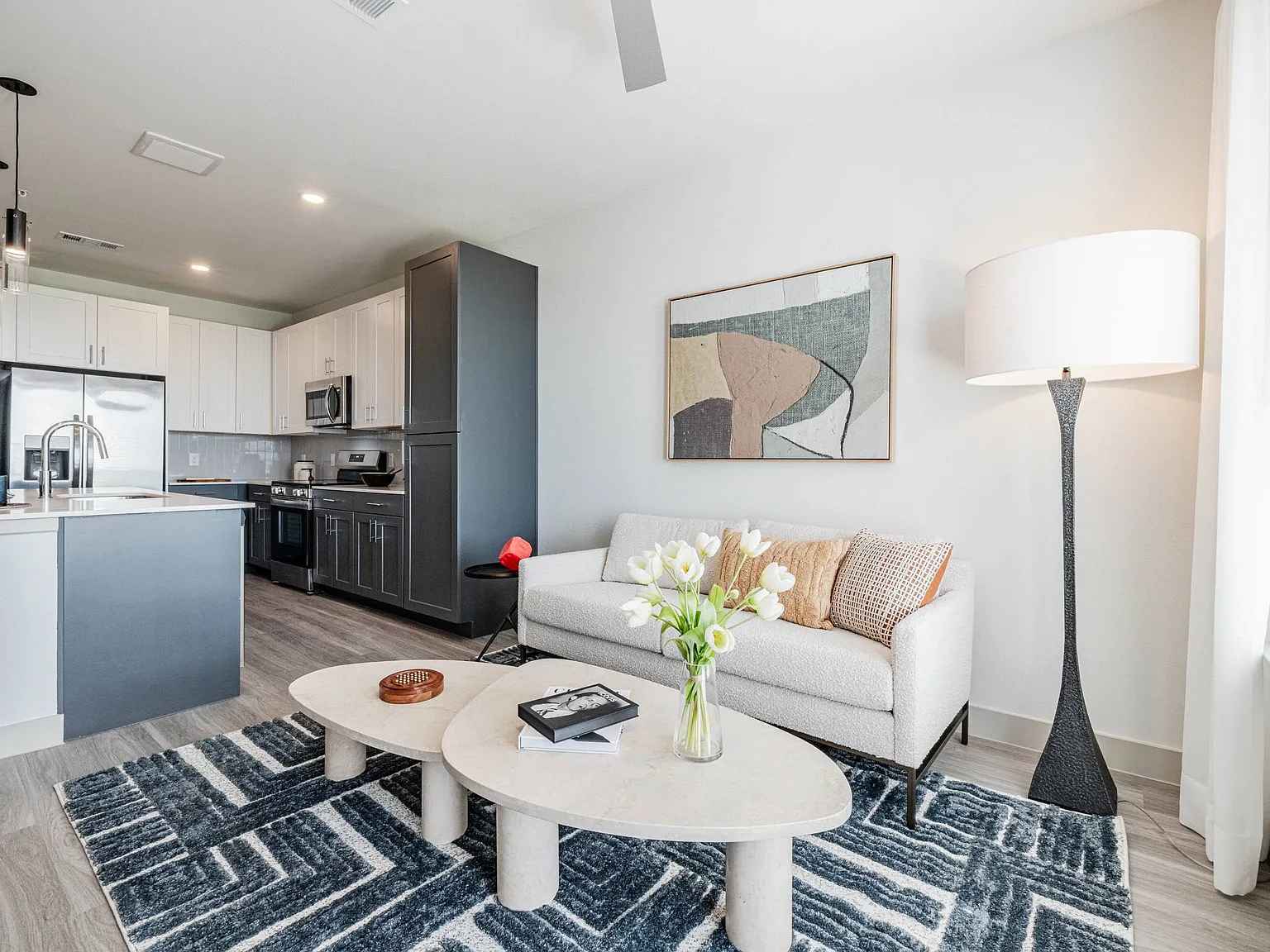 Del Via Apartments — Photo 4