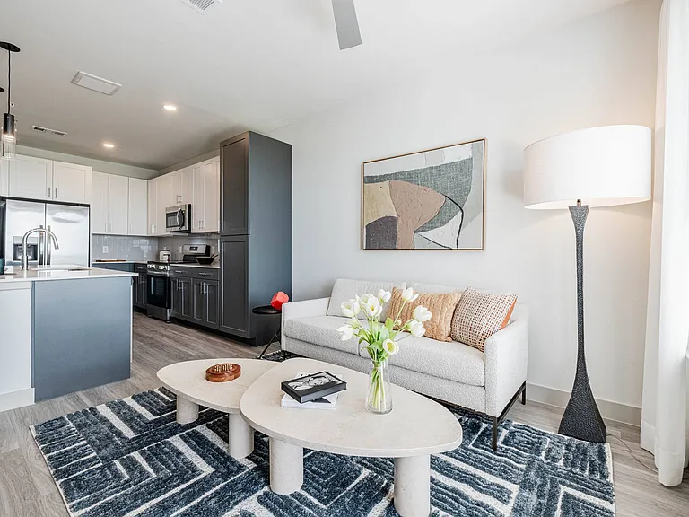 Del Via Apartments — Photo 4