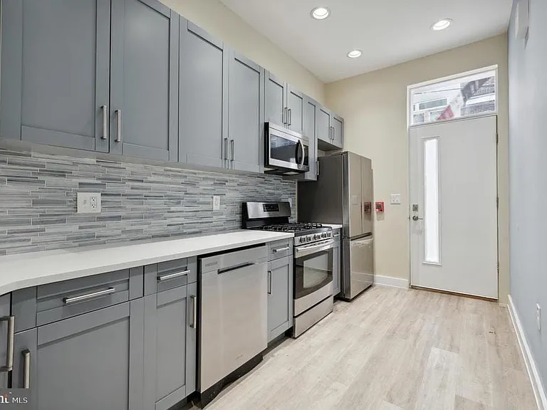 2024-26 E Fletcher St #1F — Photo 5