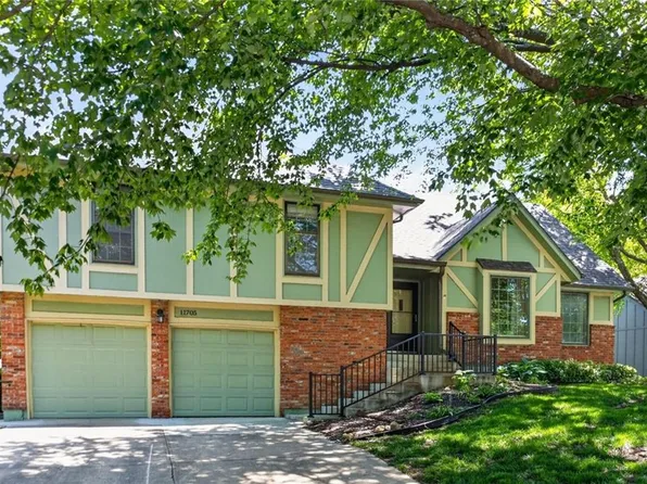 11705 Grant St, Overland Park, KS 66210