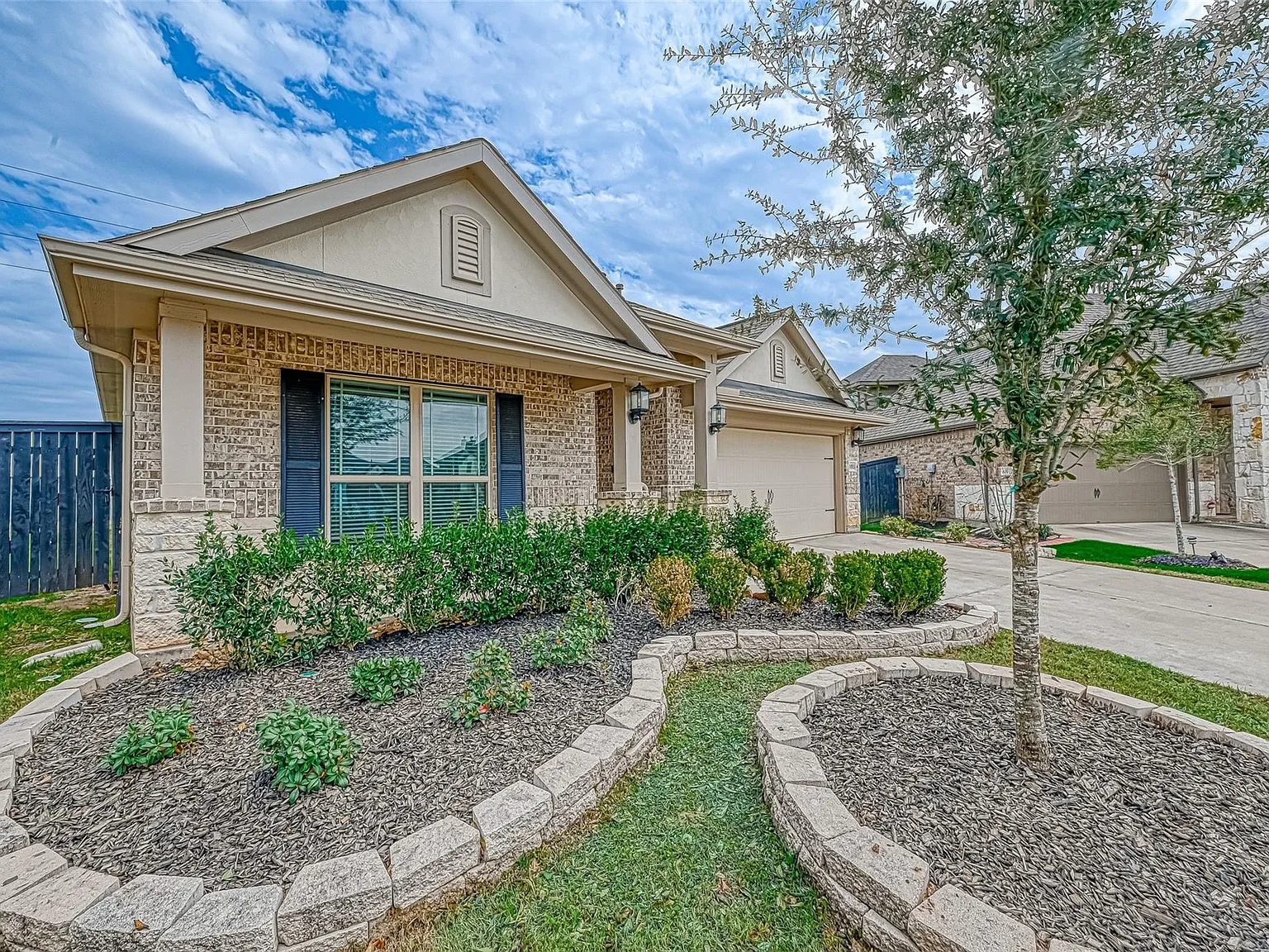 4 bed, 4.0 bath, 2508 sqft, $3,000 — Photo 2