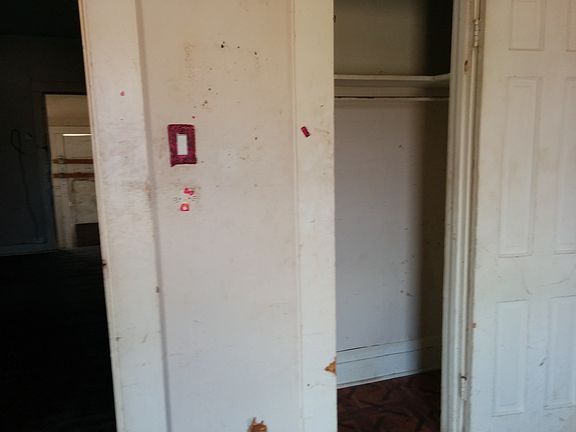 3rd image of 180 Burbank
