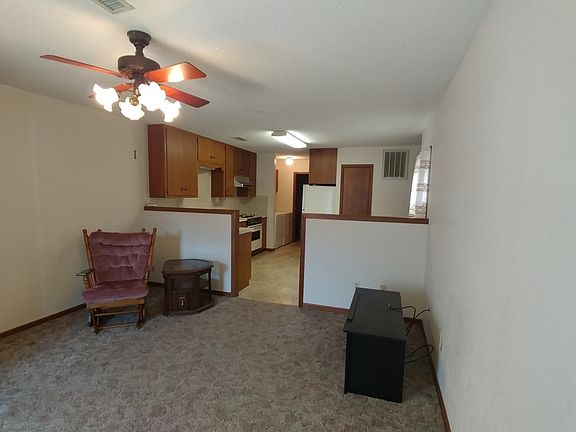 living room/has guest closet