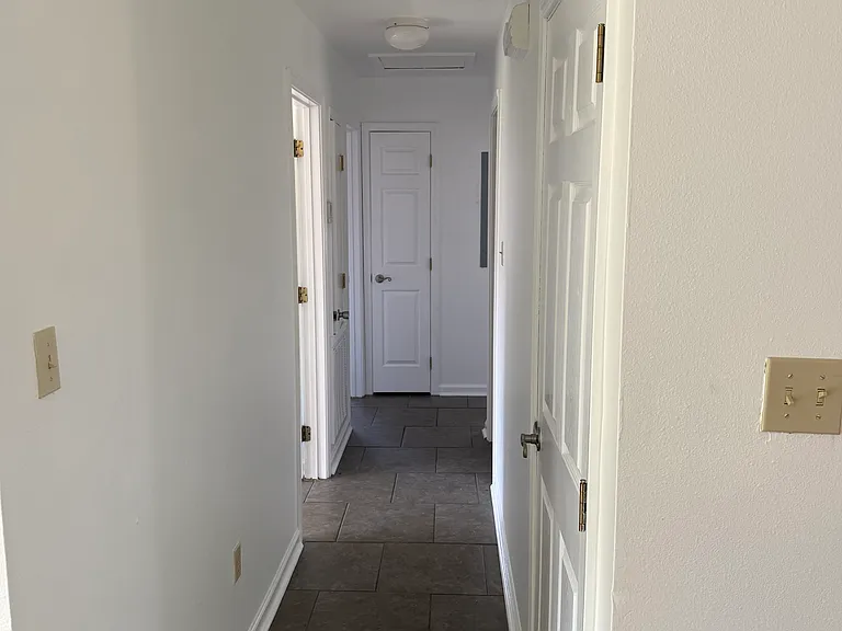 290 Meadows Dr — Photo 4