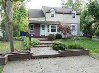 44 Harwood Dr, Amherst, NY 14226