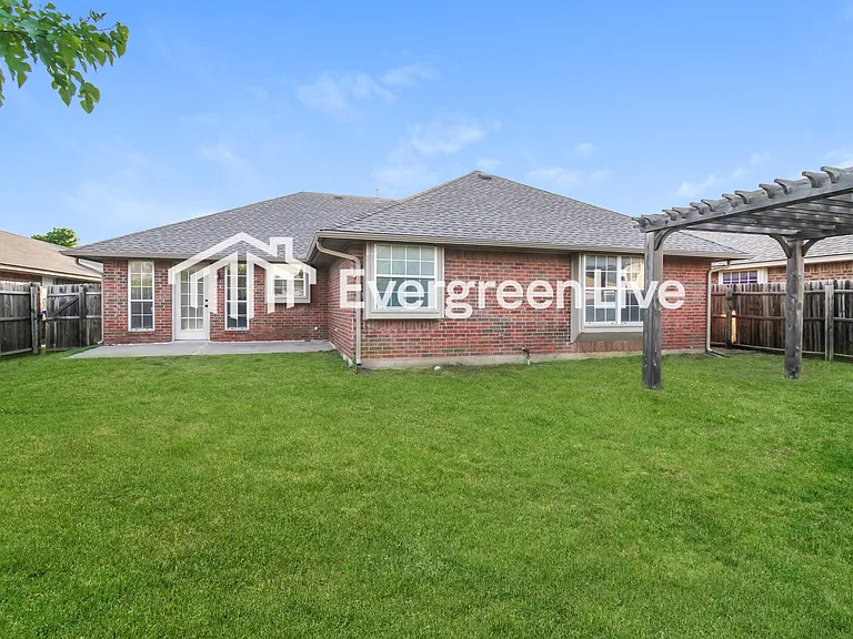 2809 Victoria Dr — Photo 16