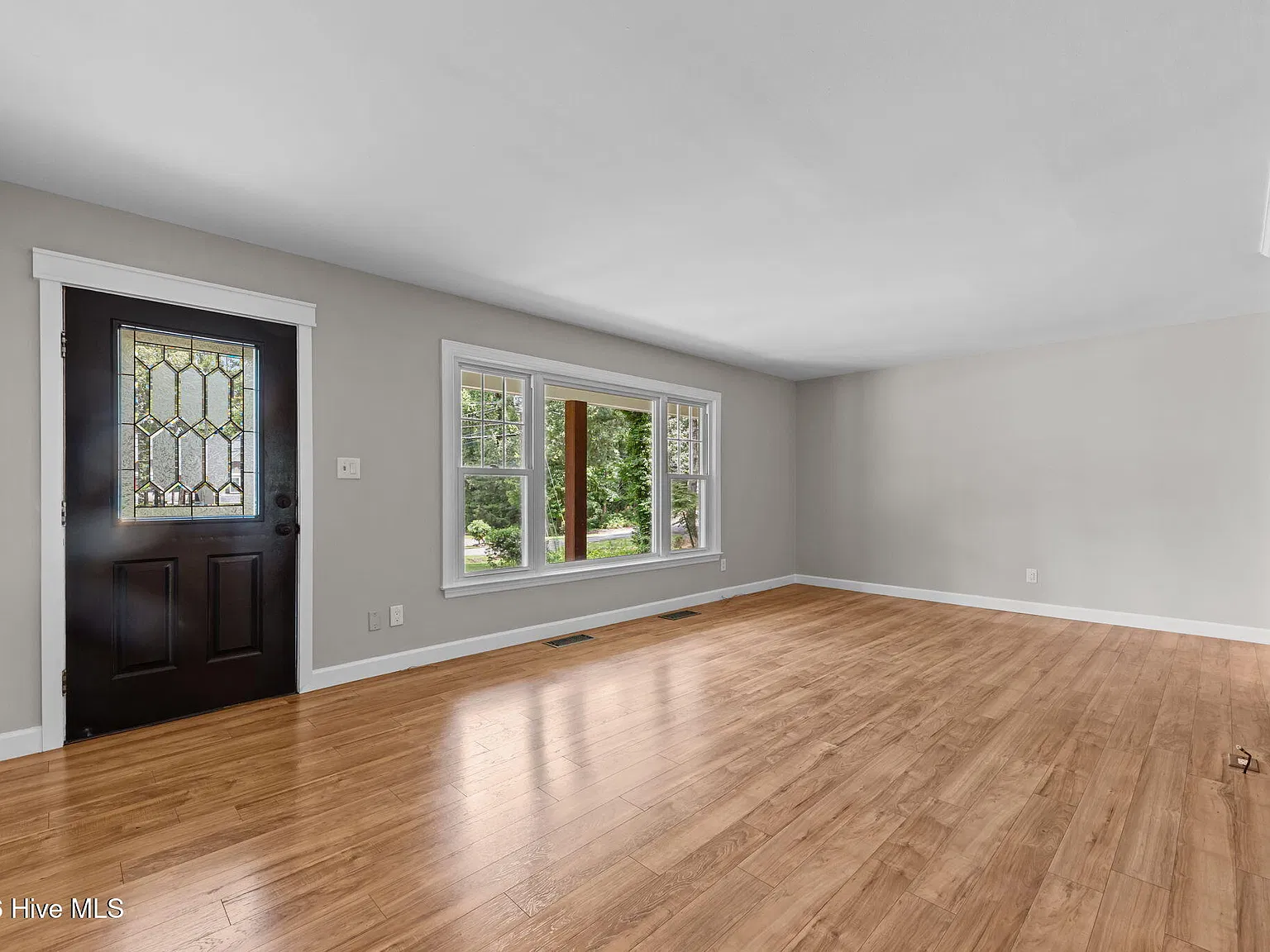 3 bed, 2.0 bath, 2000 sqft, $2,200 — Photo 4