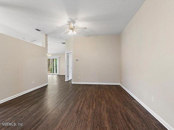 4th image of 2216 BLACKSTONE Way