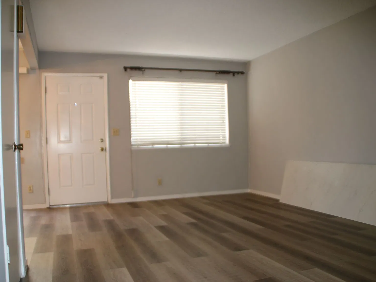 2 bed, 862 sqft, $3,300 — Photo 4