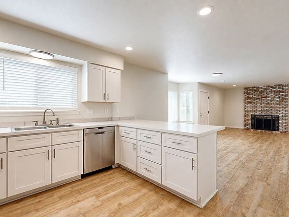 4th image of 1806 Smith Ln