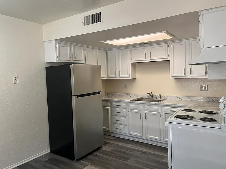 Fully Updated 2 Bedroom End Unit in Rio Rancho — Photo 42