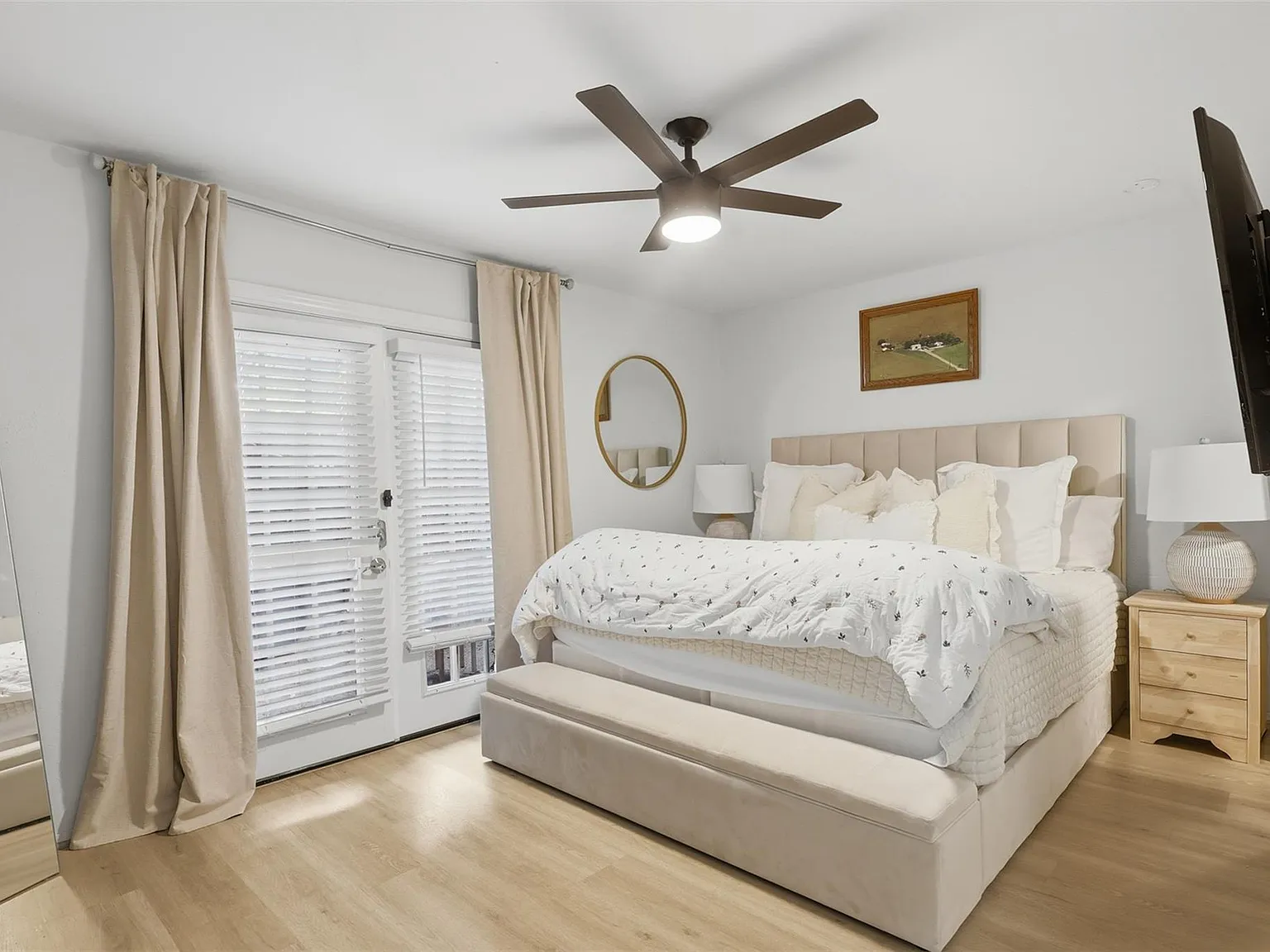 2 bed, 2.0 bath, 930 sqft, $2,800 — Photo 2