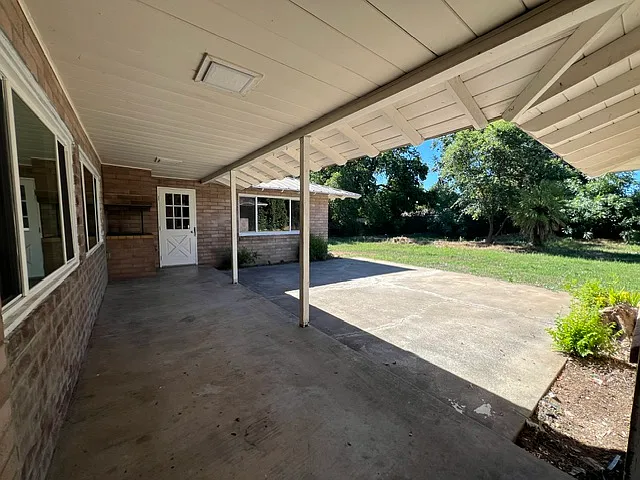 1157 East Ave — Photo 32